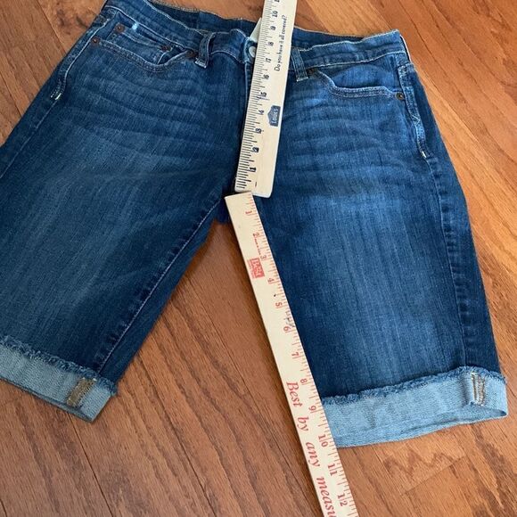 Lucky Brand size 4/27 Bermuda Denim shorts - Picture 3 of 10